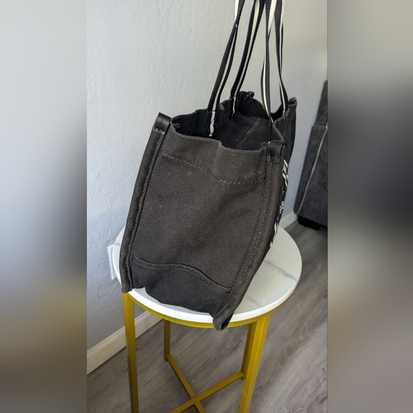 MARC JACOBS CANVAS LARGE TOTE BLACK. - Picture 8 of 15